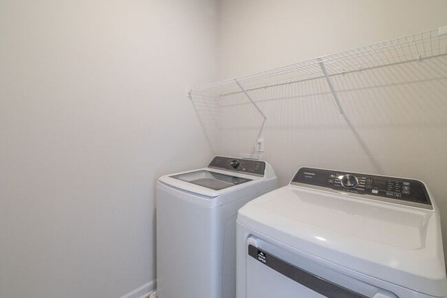 Building Photo - Beautiful Brand New 3 Bedroom 2.5 Bath Townhome in Hickory Glen!