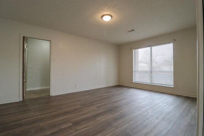 Building Photo - 5335 Cambridge Ln