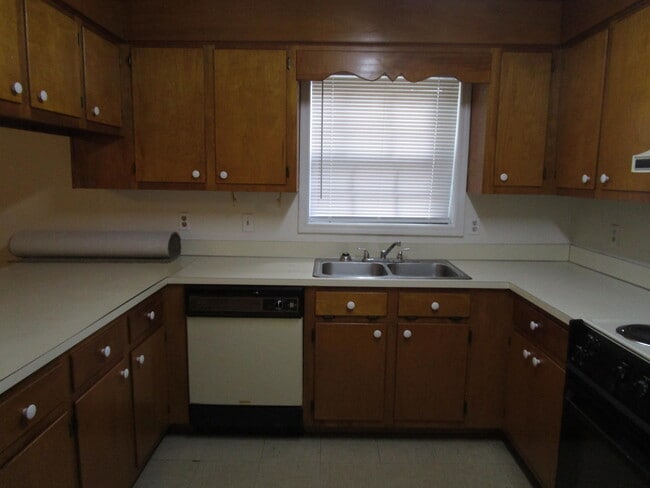 Building Photo - 25 Cuttino Rd