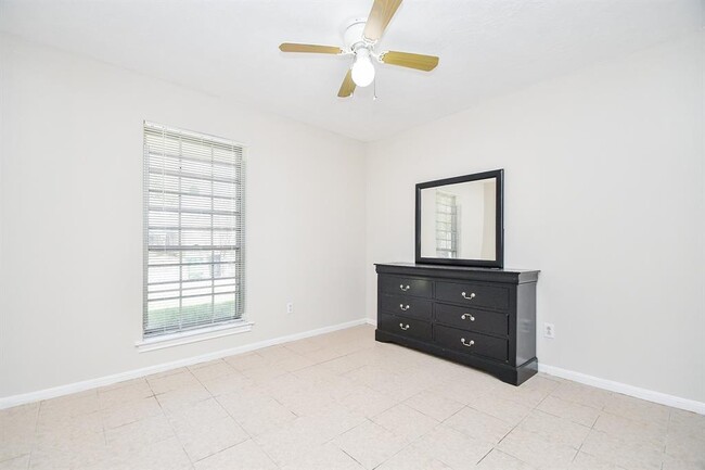 Building Photo - 11627 Bandlon Dr