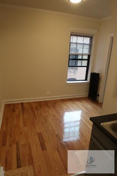 Building Photo - 426 W Briar Pl