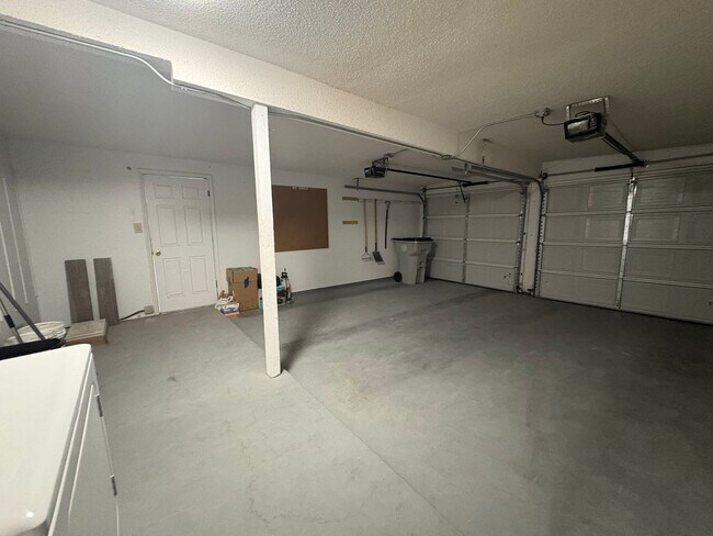 Building Photo - EASTSIDE HOME WITH A SWIMMING POOL
