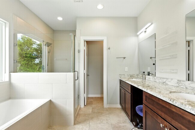 Building Photo - 5105 Ricky St