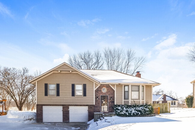 Building Photo - 505 Dover Ct