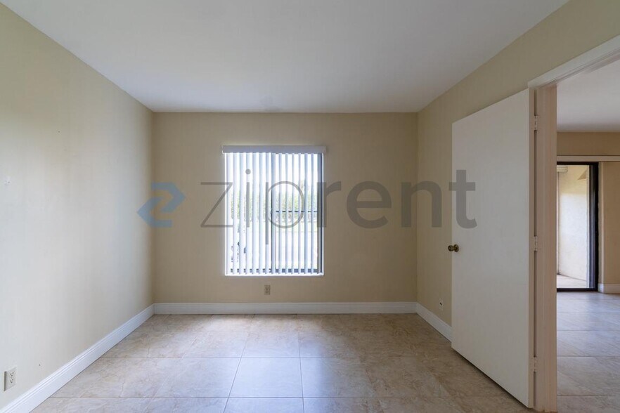 Building Photo - Unit D1