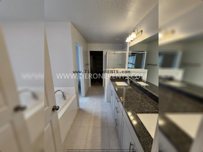 Building Photo - This property offers a NO DEPOSIT option available for qualified renters!