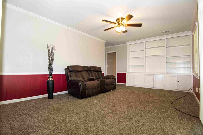 Building Photo - 4100 King Arthur Pl