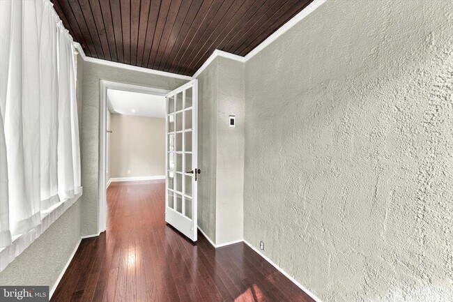 Building Photo - 490 Bancroft Rd