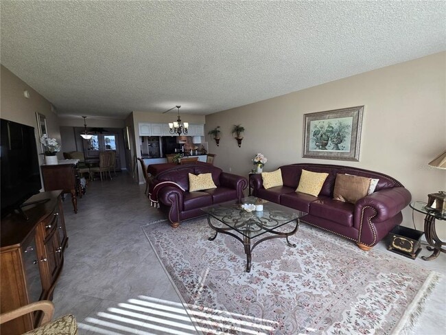 Building Photo - 634 Edgewater Dr