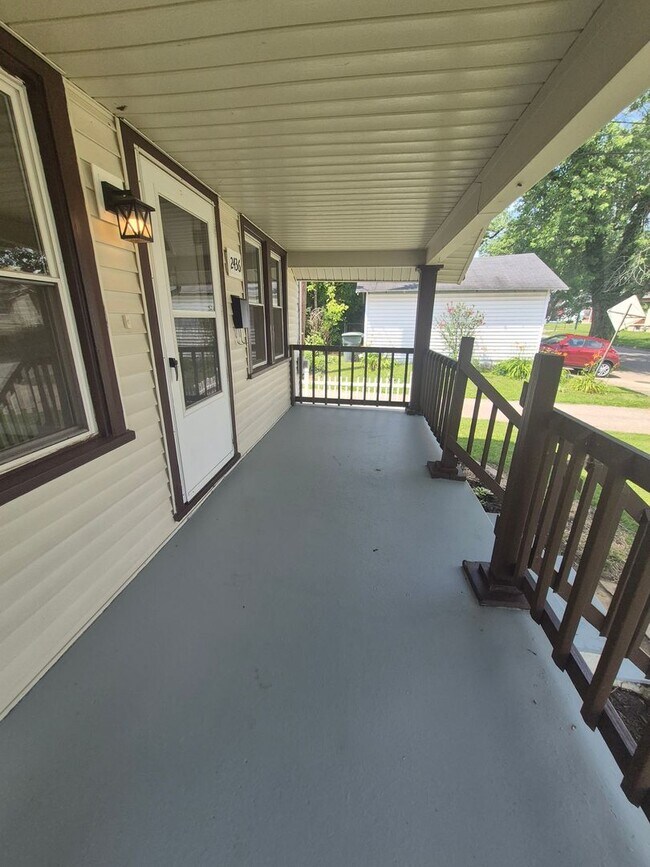Building Photo - Beautiful 2-bedroom home, it won't last long!