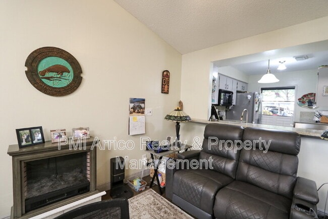 Building Photo - 323 Knottwood Ct