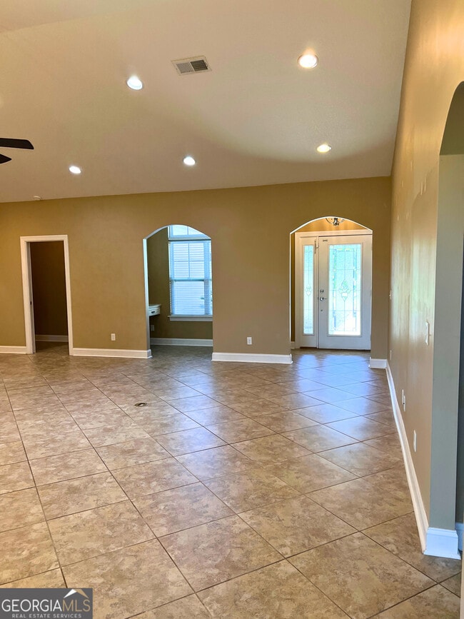 Building Photo - 129 Oarsman Crossing