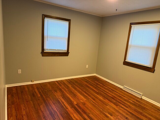 Building Photo - 2818 Kennedy Dr