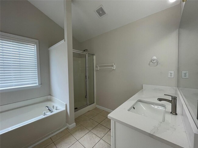 Building Photo - 1624 Hampton Hollow Trail