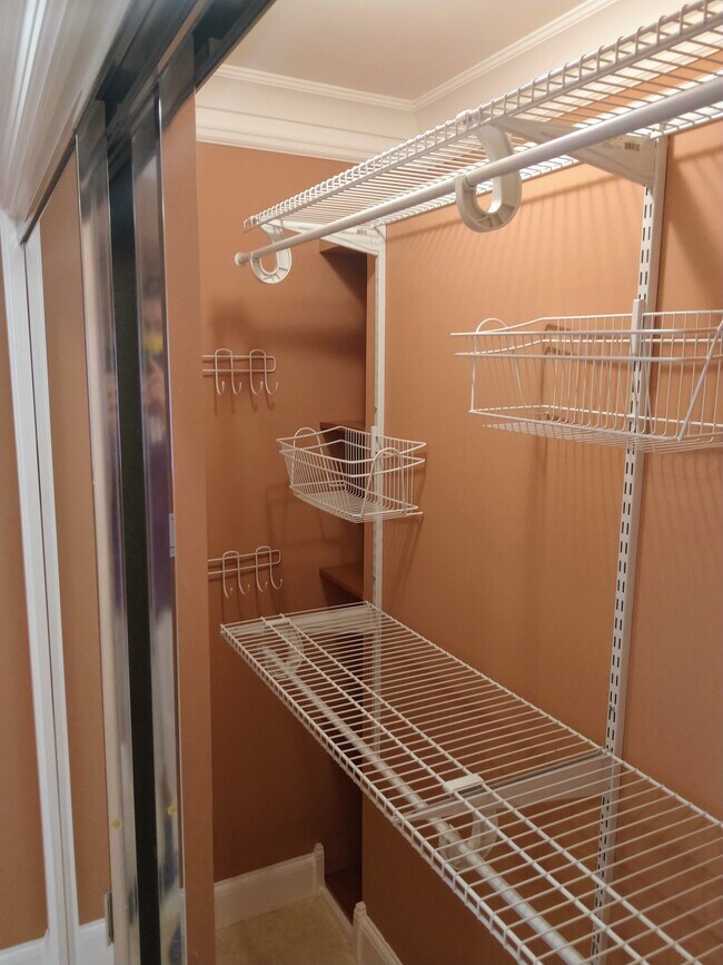 Building Photo - 5501 Brooklyn Ave NE