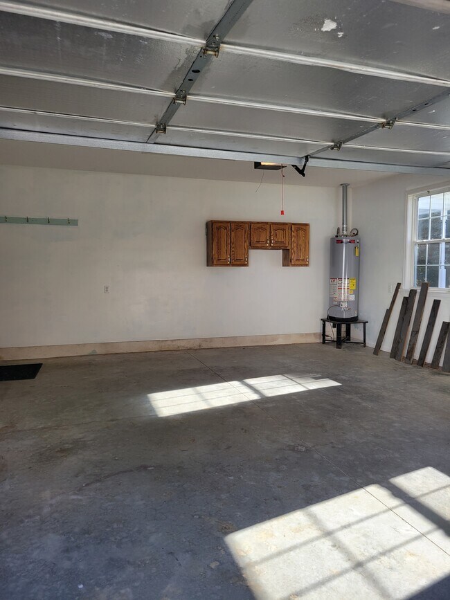 Building Photo - 71 Crest Cir