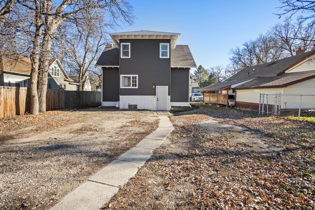 Building Photo - 319 6th St NW