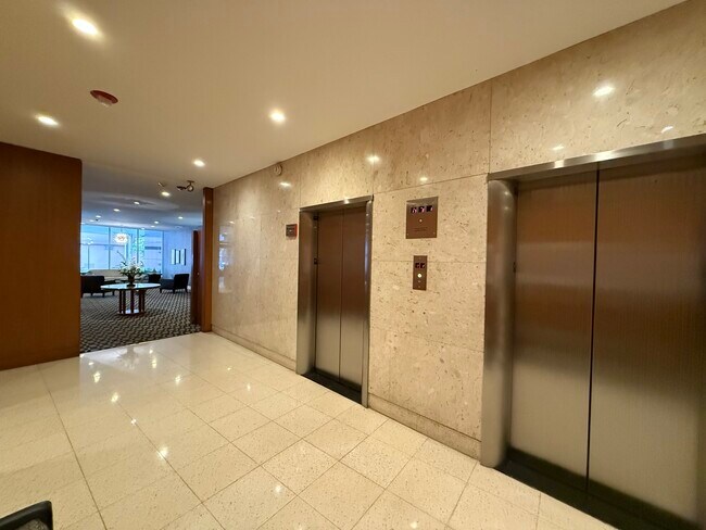 Building Photo - 850 N Dewitt Pl
