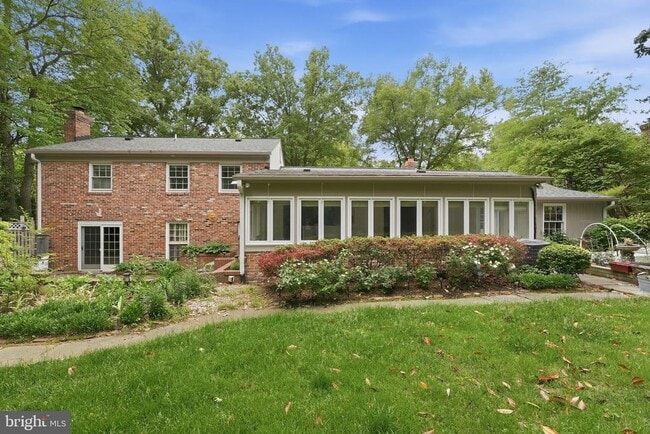 Building Photo - 2419 Claremont Dr