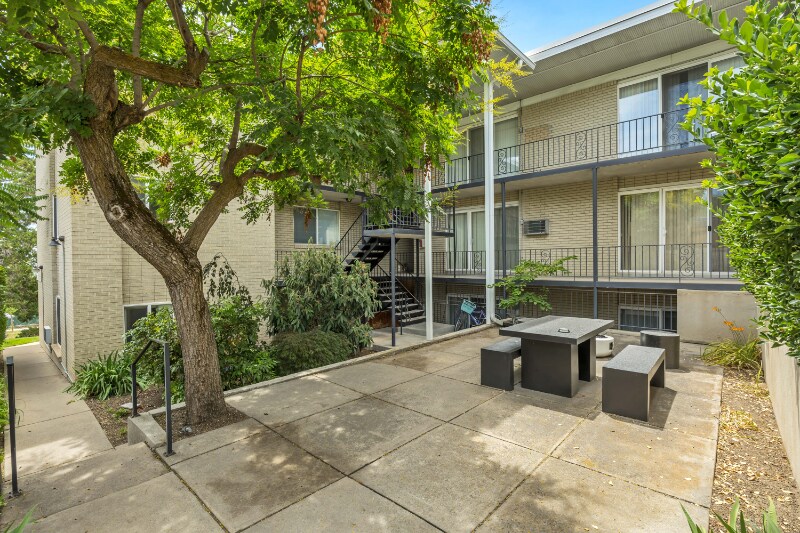 Building Photo - 673 E 6th Ave