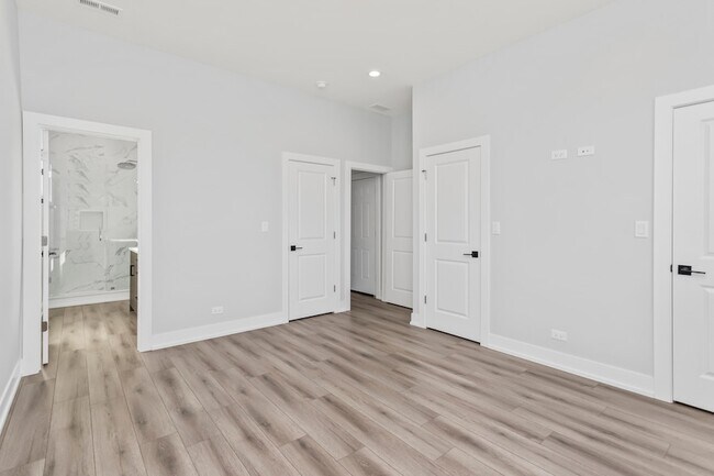 Building Photo - 6343 S Drexel Ave