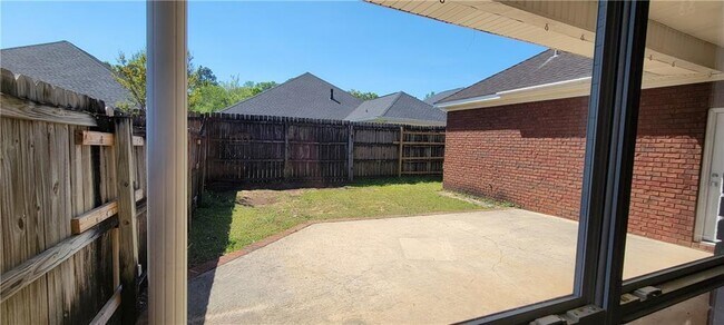 Building Photo - 6131 Venetian Way N