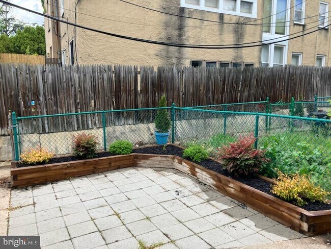 Building Photo - 1522 E Baltimore St