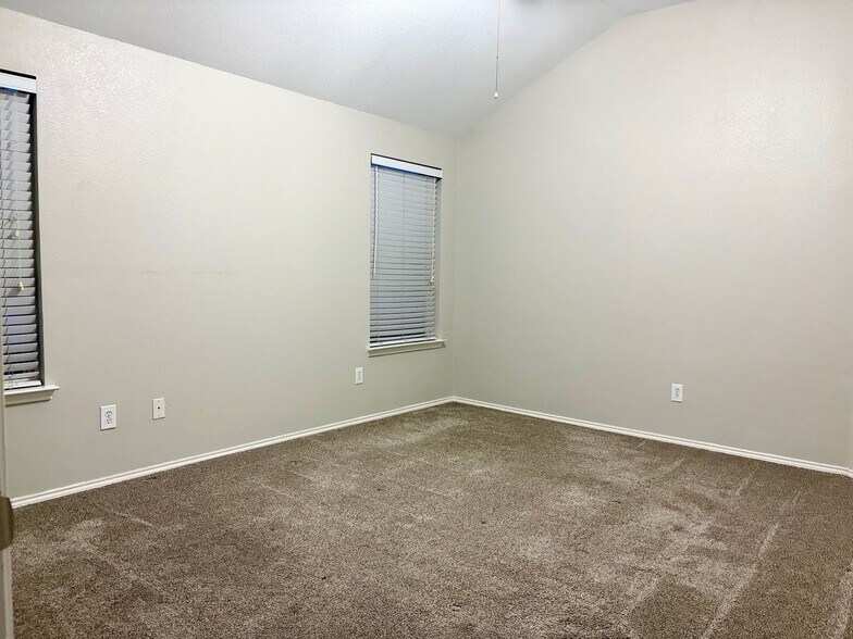 Building Photo - 809 Canyon Cove Dr