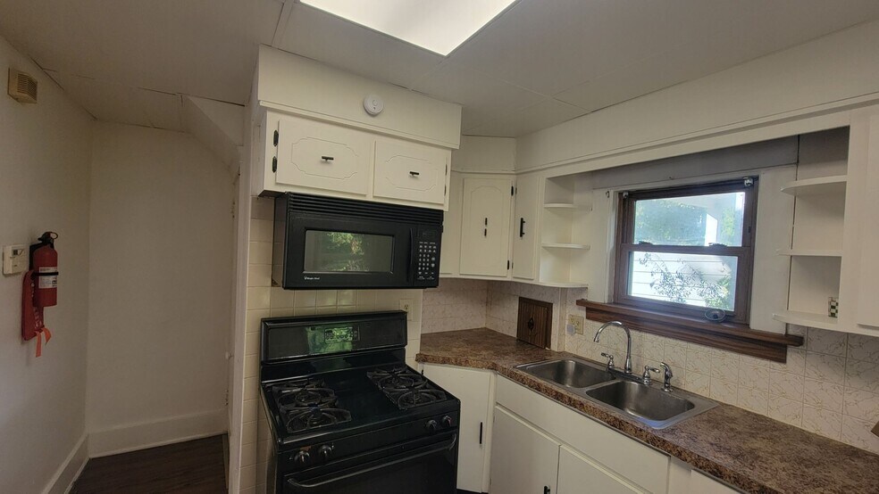 Building Photo - 421 E Thornton St