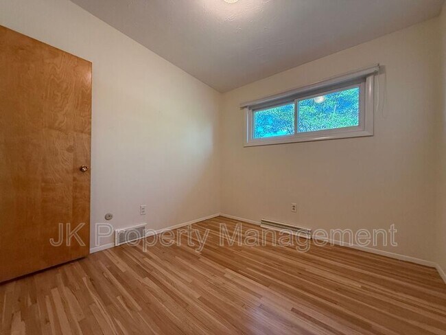 Building Photo - 1015 Carlos Dr