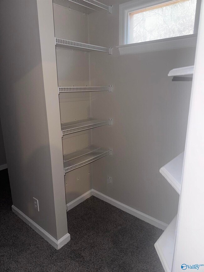 Building Photo - 113 Montrose Dr