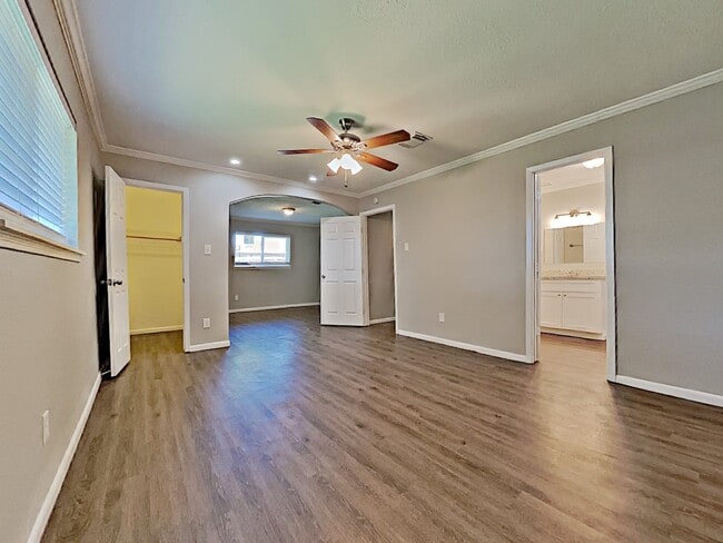 Building Photo - 2705 Coy Dr