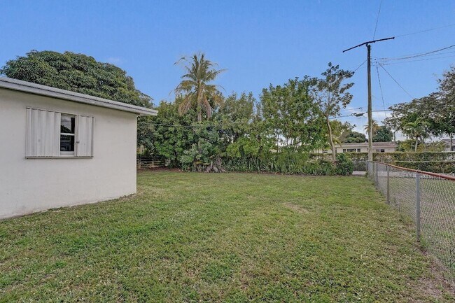 Building Photo - 3322 McKinley St