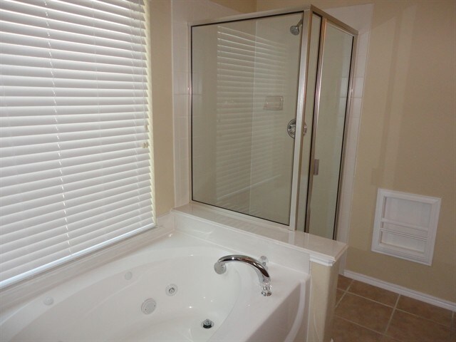 Building Photo - 1804 Heron Dr