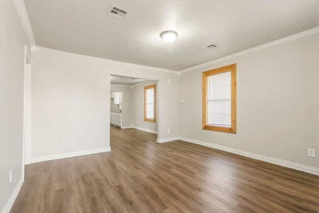 Building Photo - 2514 E Archer St