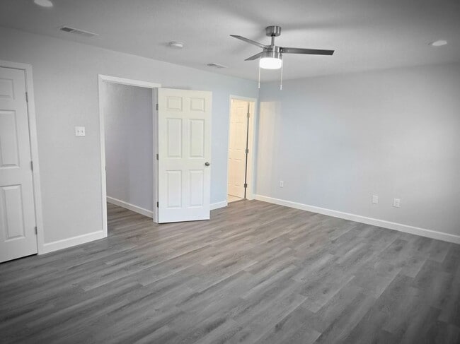 Building Photo - 2647 Springvale Dr