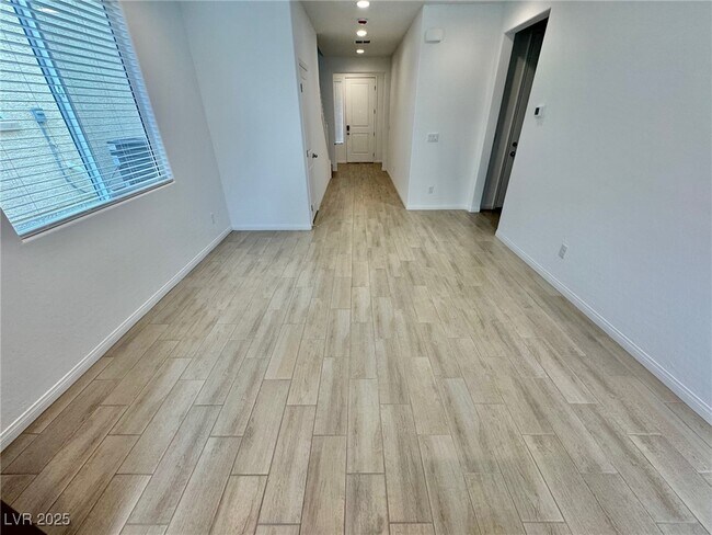 Building Photo - 9897 Angel Valley Dr