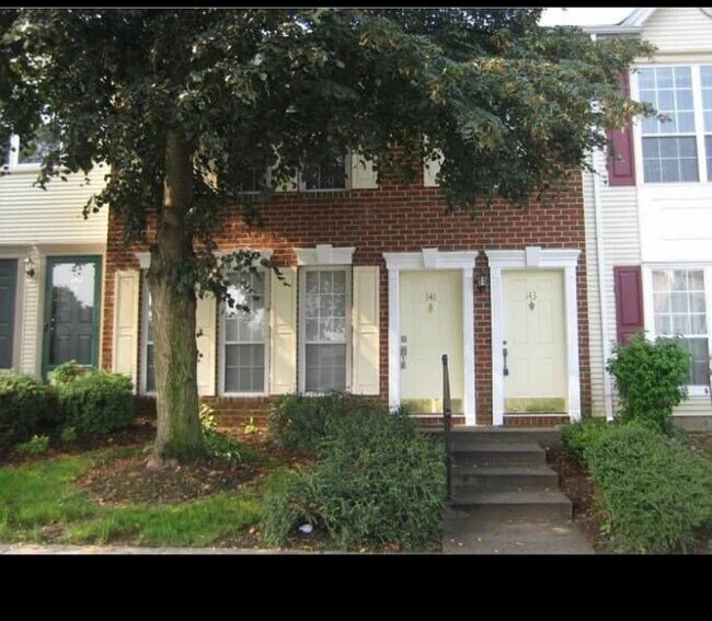 Building Photo - 141 Gregory Ln