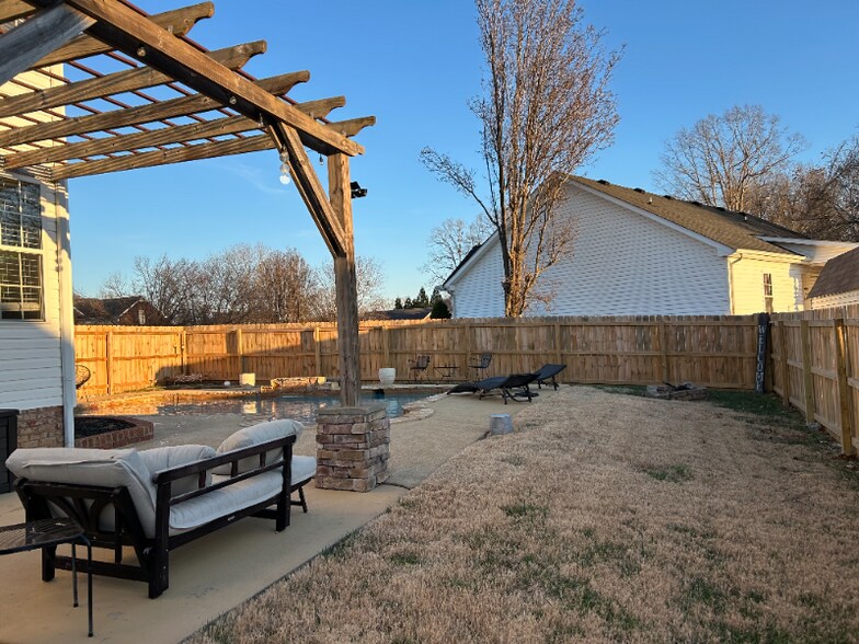 Building Photo - 3378 Poplar Hill