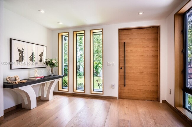 Building Photo - 115 SW 23rd Rd