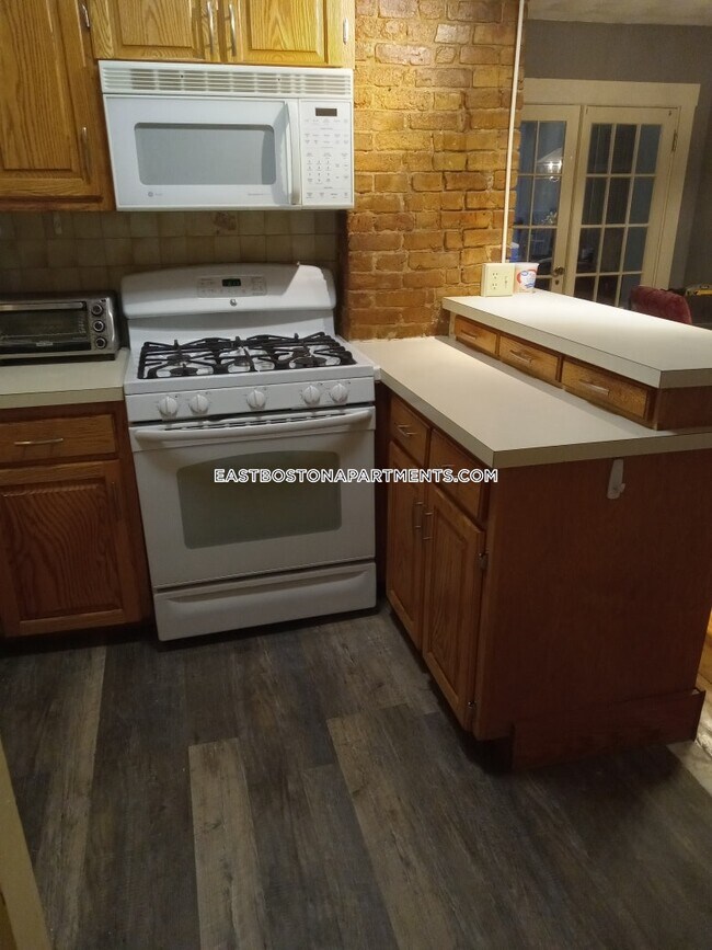 Building Photo - 46 Princeton St