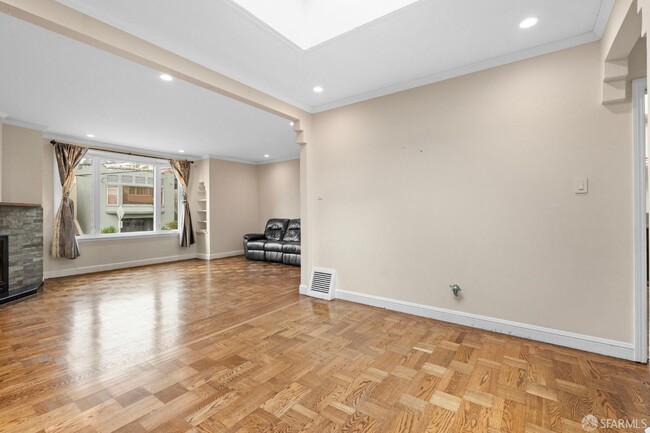 Building Photo - 112 Baden St