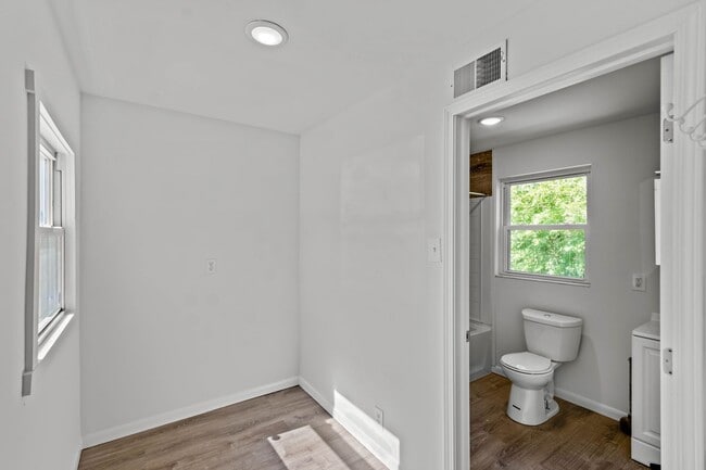 Building Photo - MOVE IN TODAY TO THIS UPDATED 3 BEDROOM HOUSE IN MOON TOWNSHIP! Move-in gift available, a brand-n...