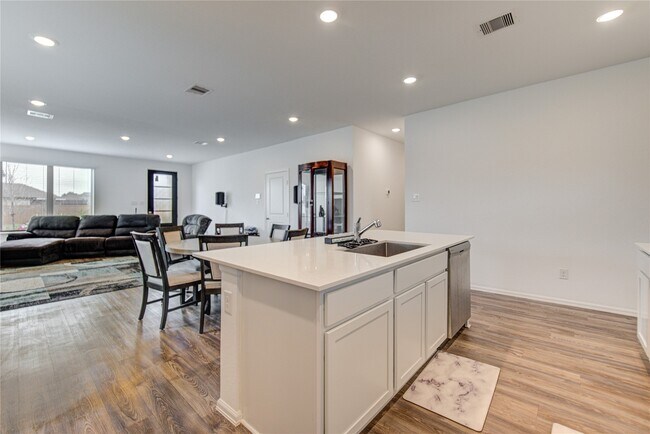 Building Photo - 2904 Cordova Hl Dr