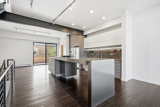 Building Photo - 11582 Colony Row