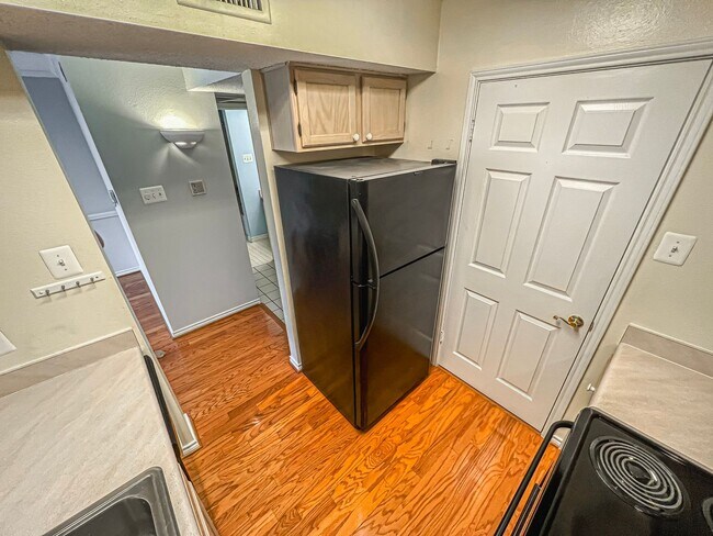 Building Photo - Charming 1 Bed 1 Bath Unit With Private Balcony In The Fountains At McLean - Water Included