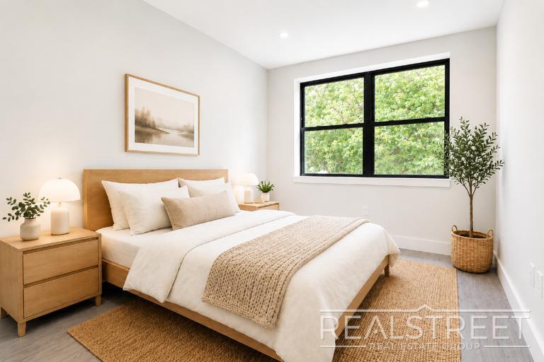 Building Photo - Grand Spacious 2 Bed in Prime Crown Heights
