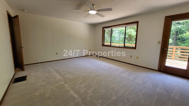 Building Photo - Beautiful 4 BD | 2.5 BA w/ Large Deck and ...
