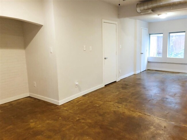 Building Photo - 3312-1 Greenbriar Dr