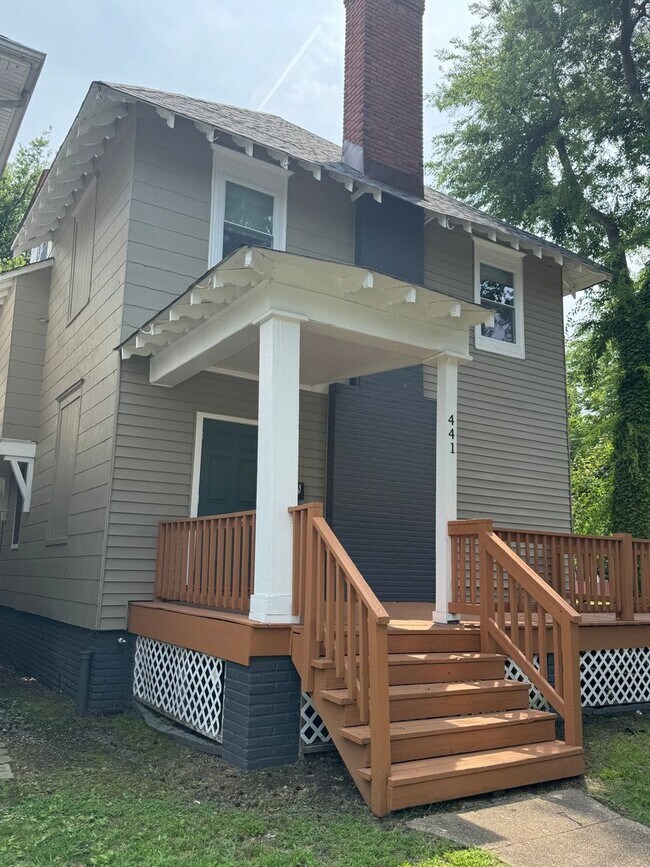 Building Photo - 441 W 28th St